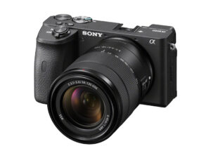 Sony Alpha A6600m + 18-135 Lens