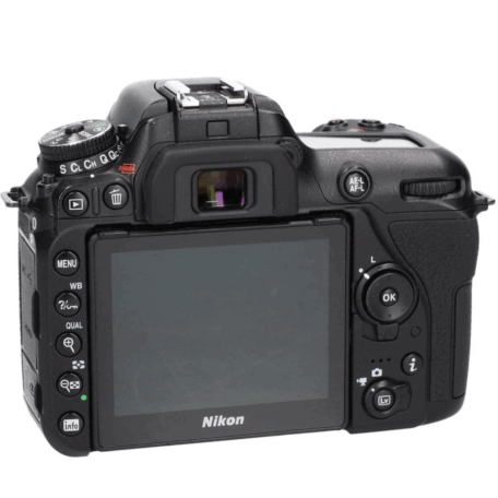 NIKON D7500