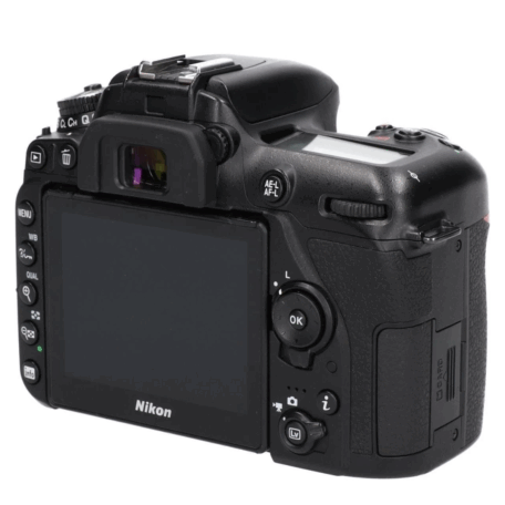 NIKON D7500